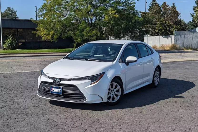 2023 Toyota Corolla LE photo 1