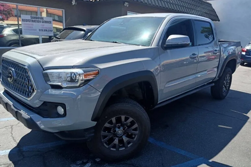 2019 Toyota Tacoma SR5 V6 photo 1
