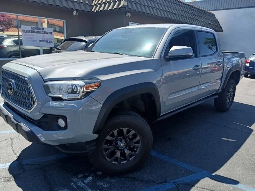 2019 Toyota Tacoma SR5 V6 photo 1