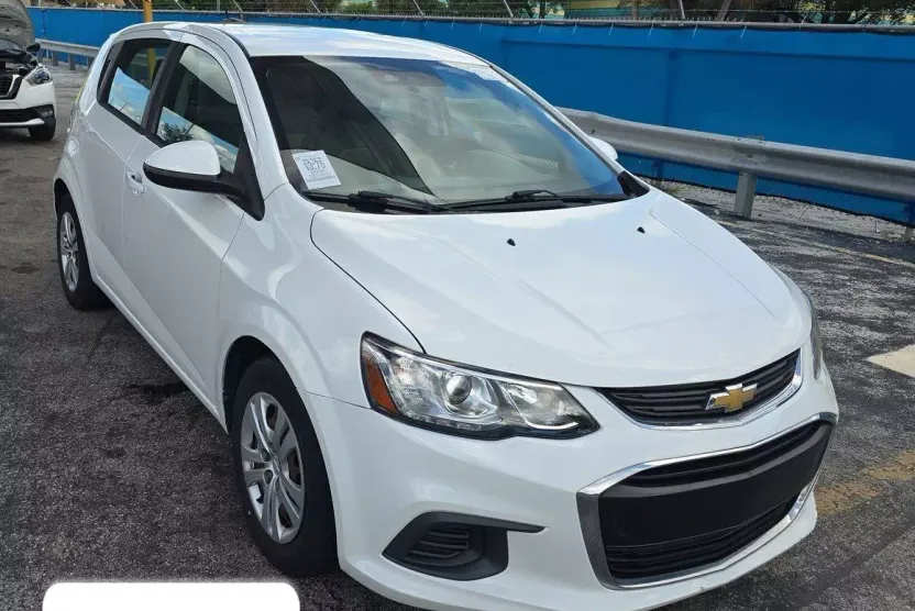 2020 Chevrolet Sonic LT photo 1