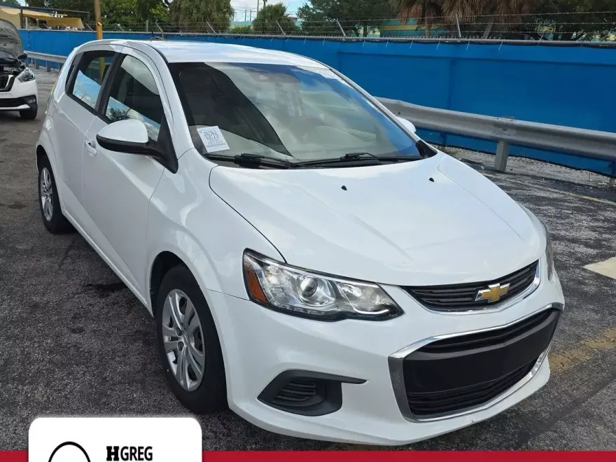 2020 Chevrolet Sonic LT photo 1