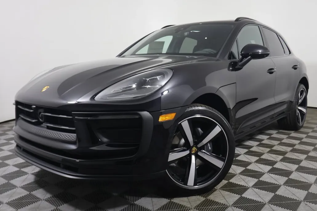 2024 Porsche Macan photo 1