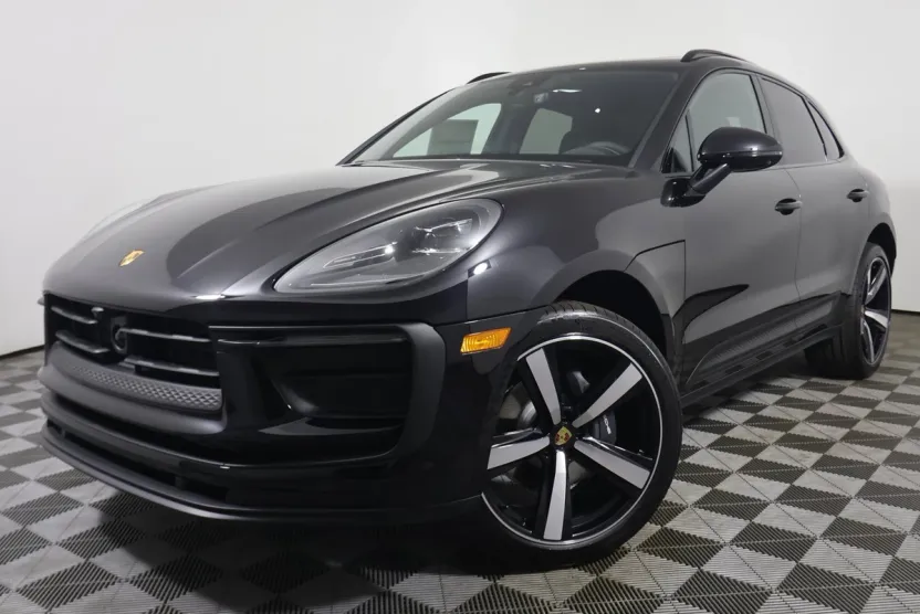 2024 Porsche Macan photo 1