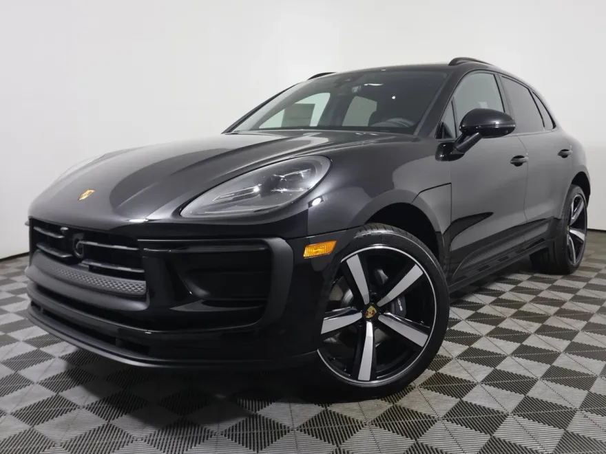 2024 Porsche Macan photo 1