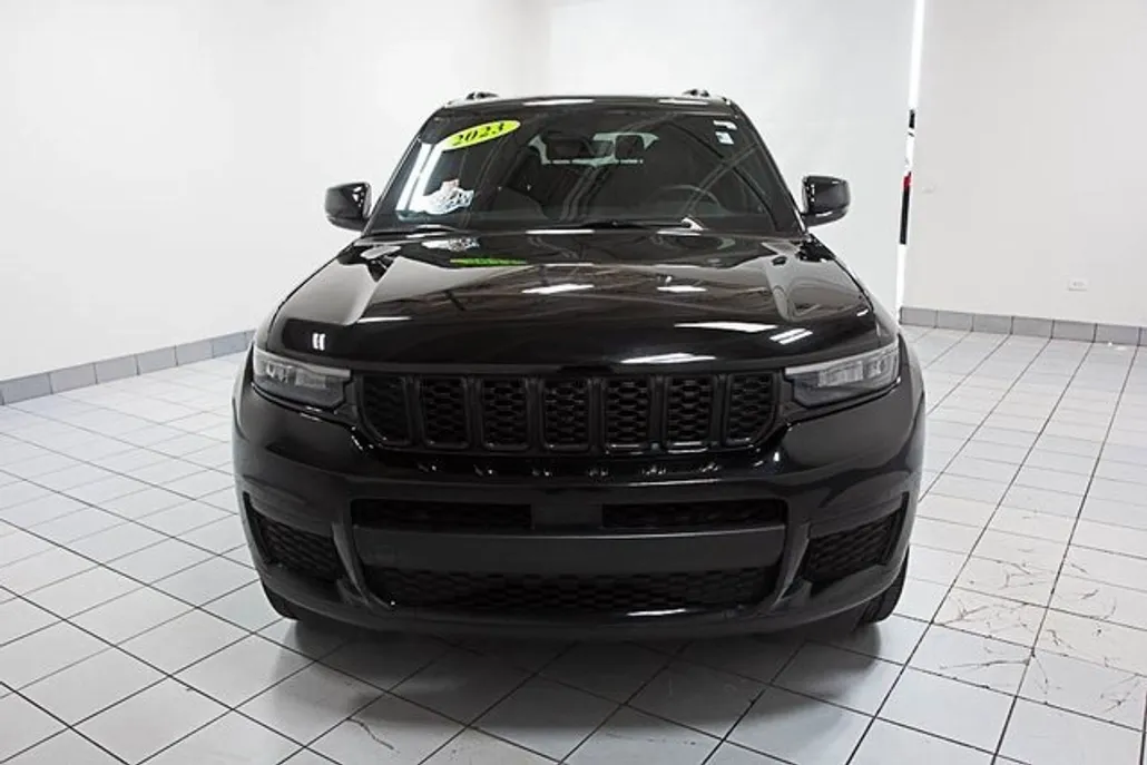 2023 Jeep Grand Cherokee Altitude photo 1