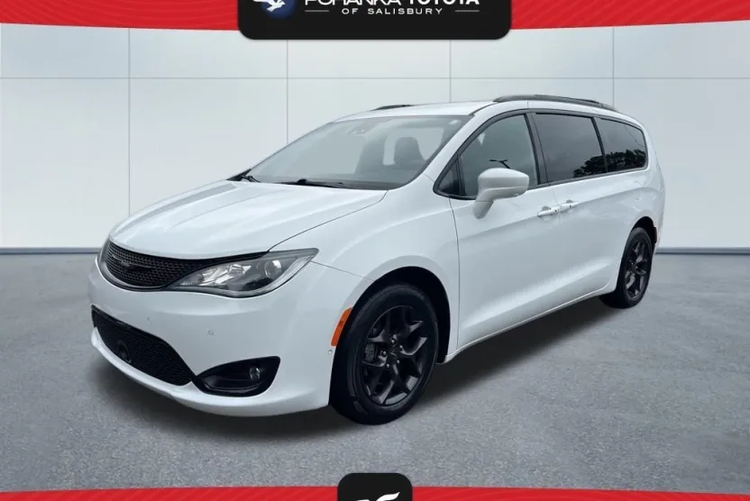 2020 Chrysler Pacifica Touring Plus photo 1