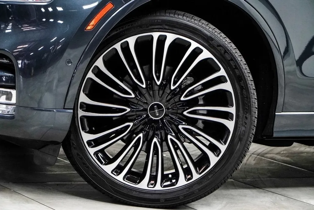 2023 Lincoln Aviator Black Label photo 1