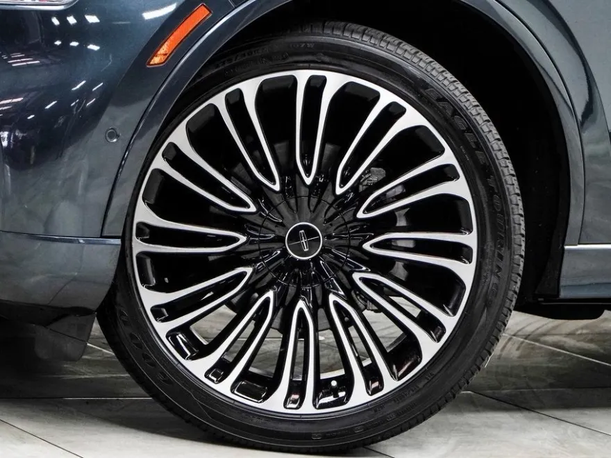 2023 Lincoln Aviator Black Label photo 1