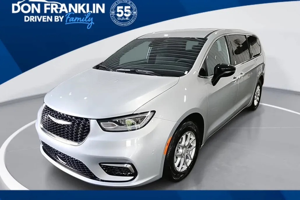2026 Chrysler Pacifica photo 1