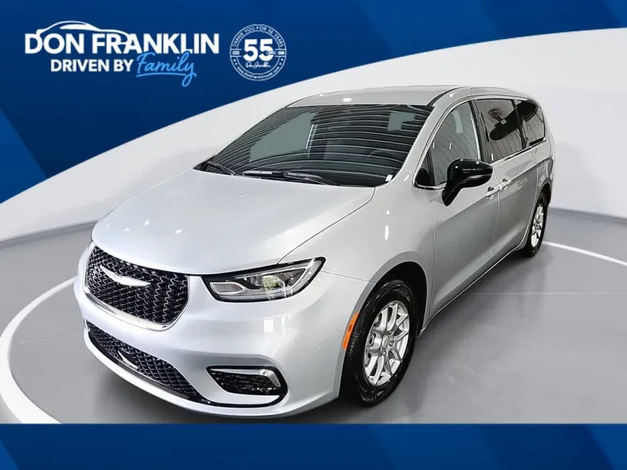 2026 Chrysler Pacifica photo 1