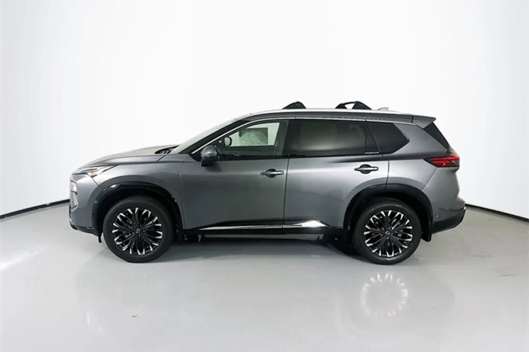 2026 Nissan Rogue Platinum photo 1