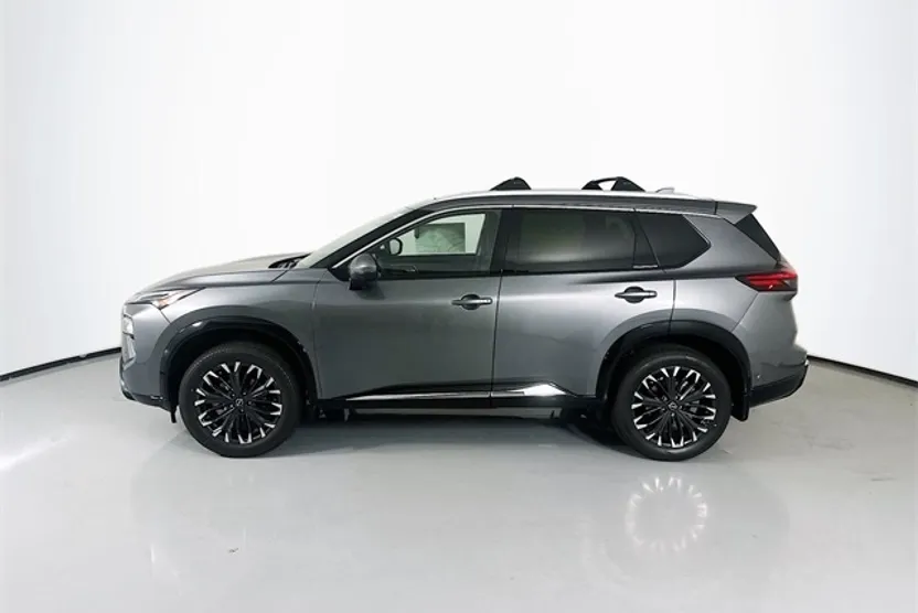 2026 Nissan Rogue Platinum photo 1