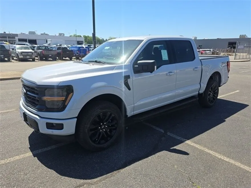 2025 Ford F-150 XLT photo 1