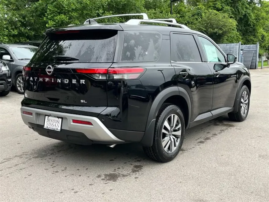 2025 Nissan Pathfinder SL photo 1