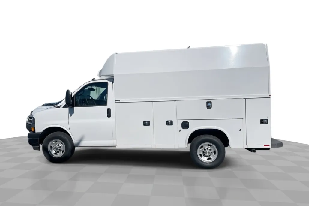 2025 Chevrolet Express Cutaway 3500 photo 1