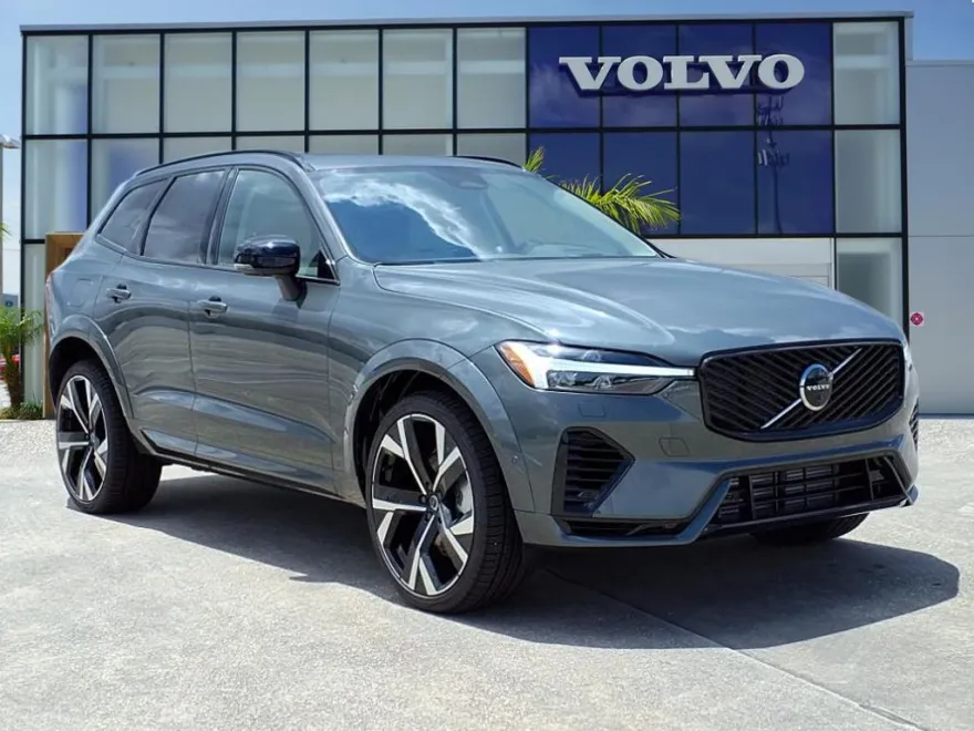 2026 Volvo XC60 T8 photo 1