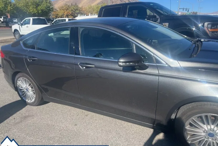 2016 Ford Fusion SE photo 1