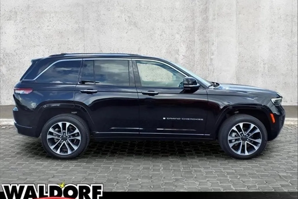 2022 Jeep Grand Cherokee Overland photo 1