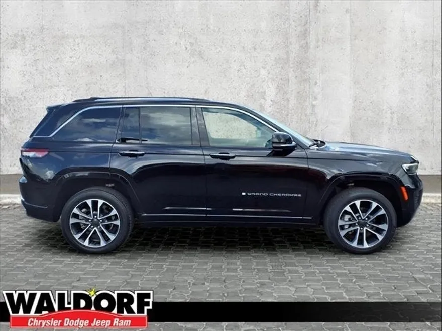 2022 Jeep Grand Cherokee Overland photo 1