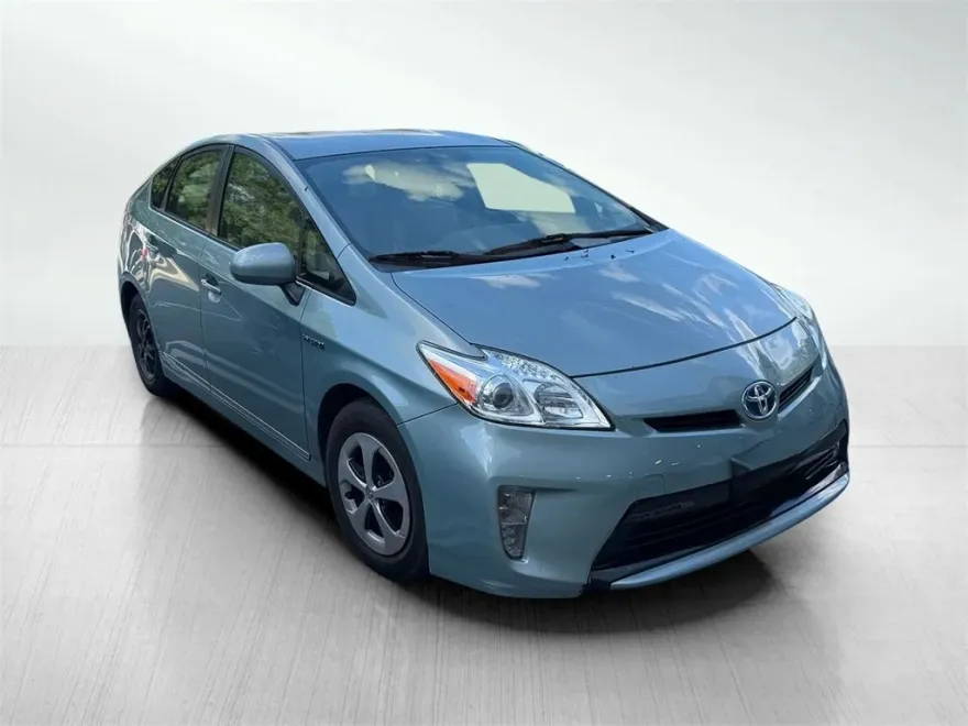 2014 Toyota Prius Four photo 1