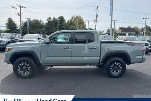 2022 Toyota Tacoma TRD Off-Road photo 2