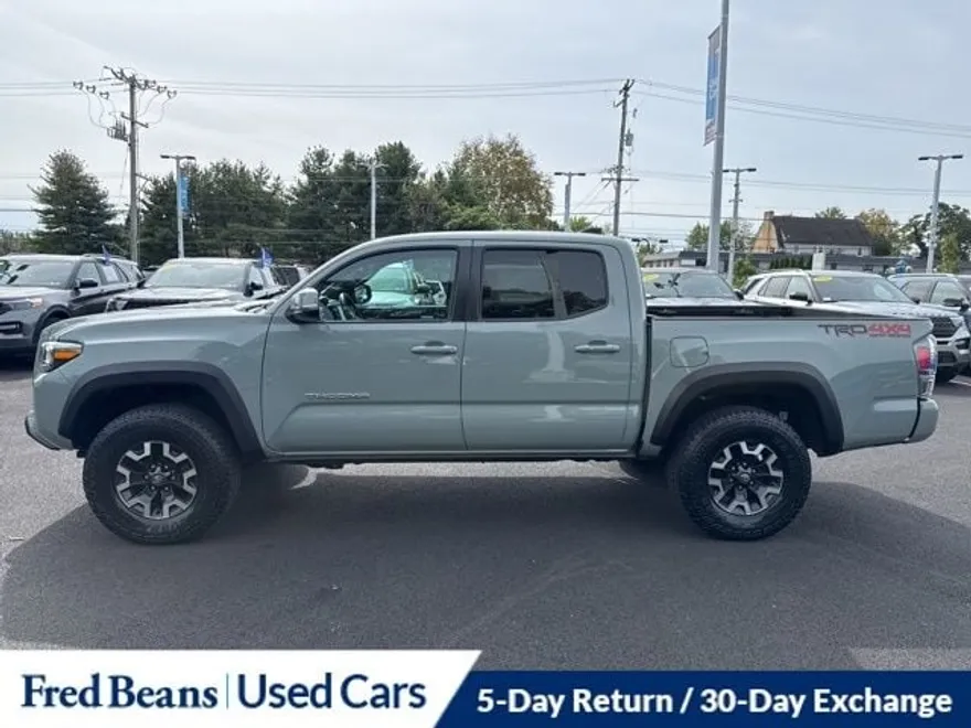 2022 Toyota Tacoma TRD Off-Road photo 2