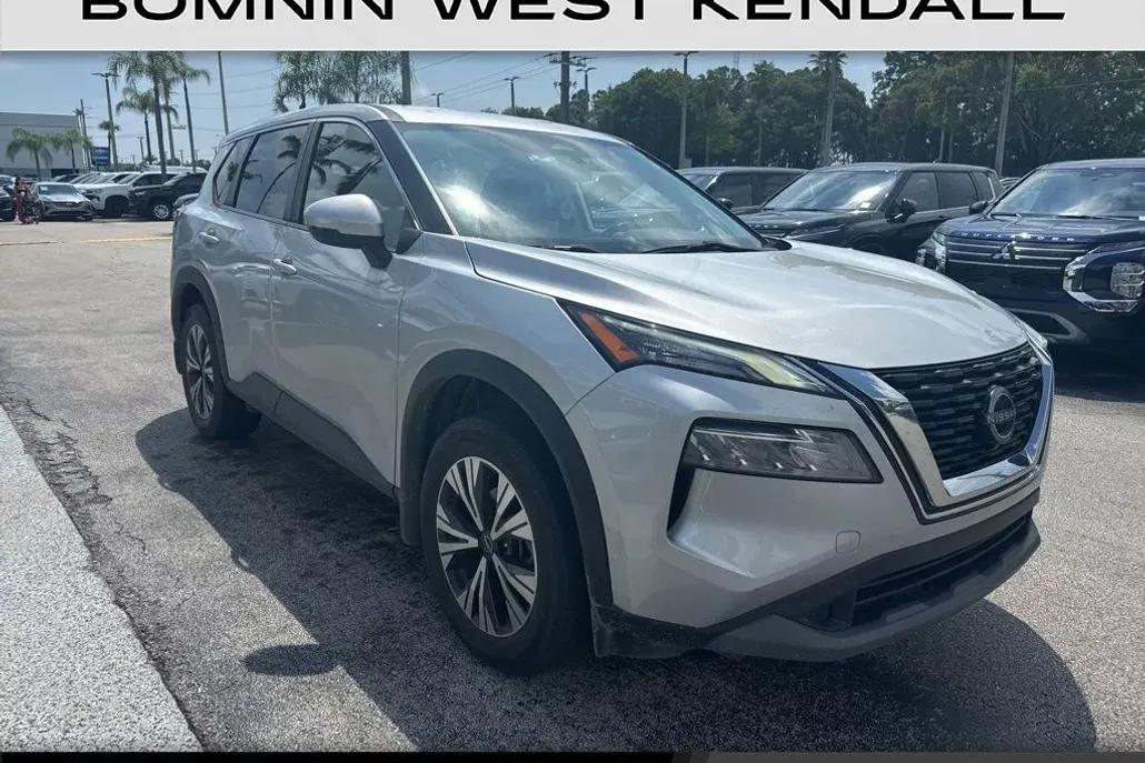 2022 Nissan Rogue SV photo 1