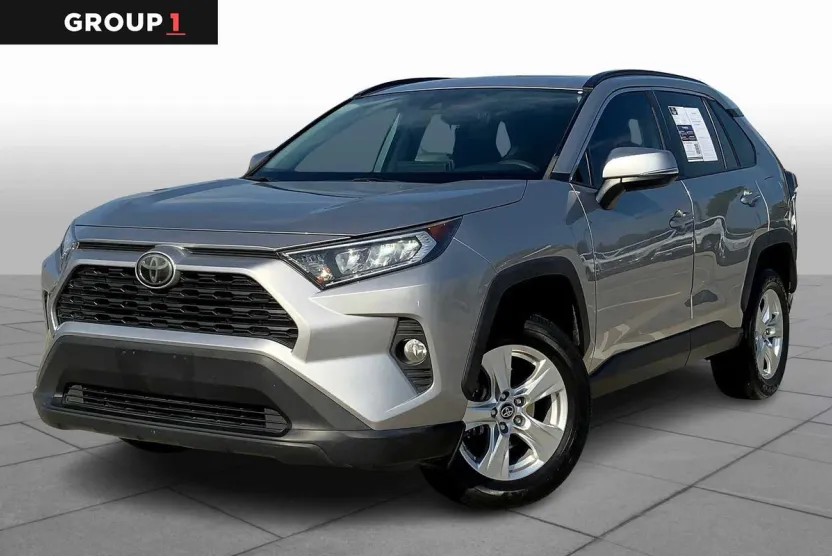 2019 Toyota RAV4 XLE photo 1