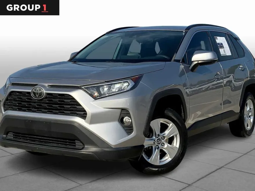 2019 Toyota RAV4 XLE photo 1