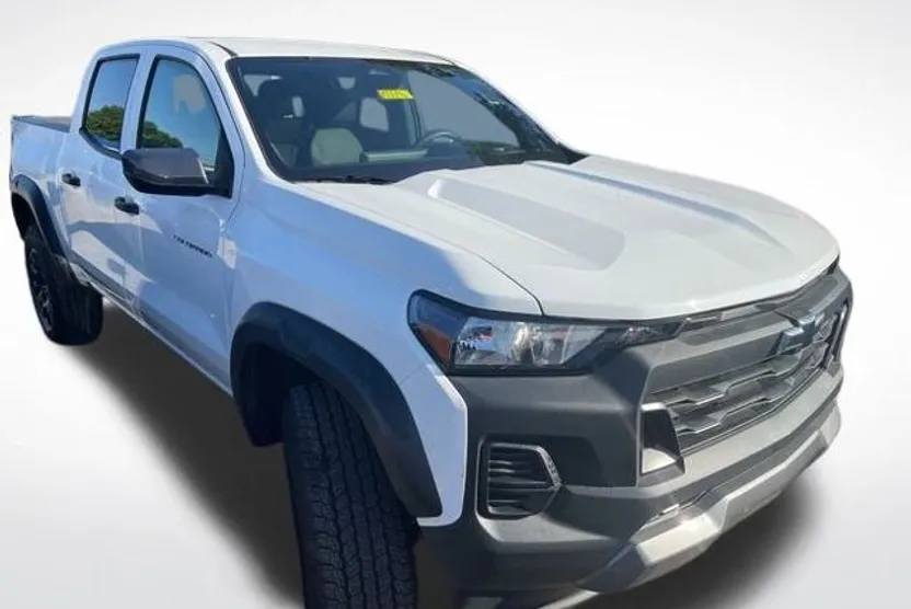 2025 Chevrolet Colorado Trail Boss photo 1