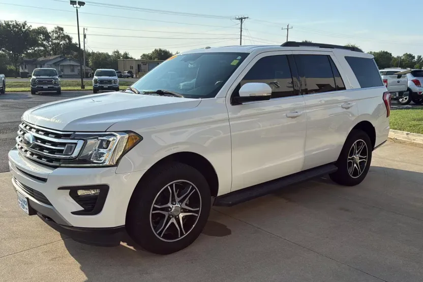 2019 Ford Expedition XLT photo 1