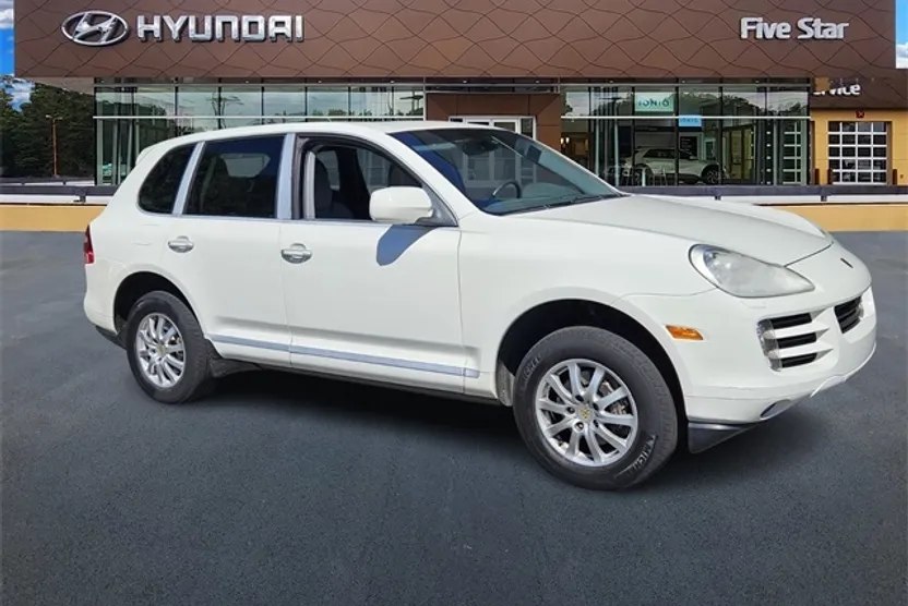 2010 Porsche Cayenne Base photo 1
