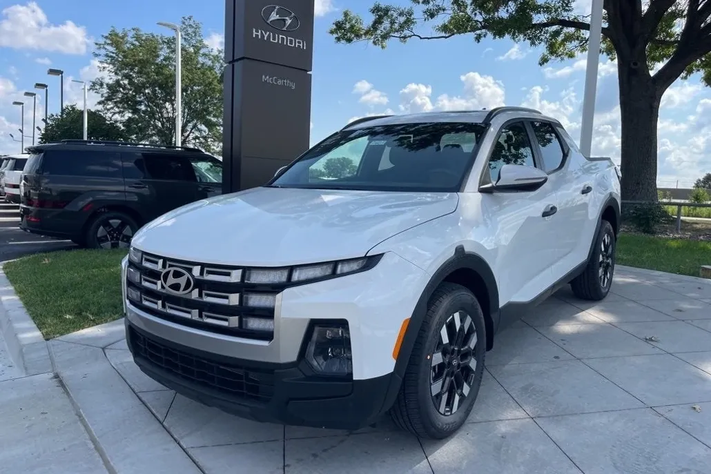 2025 Hyundai Santa Cruz SEL Activity photo 1