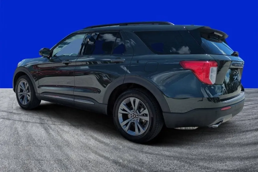 2024 Ford Explorer XLT photo 1