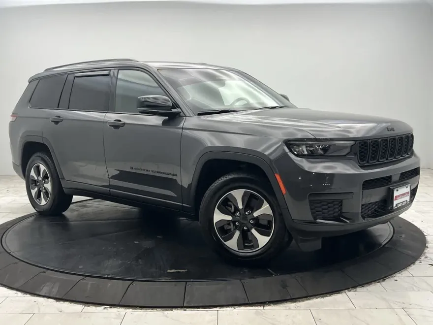 2023 Jeep Grand Cherokee Altitude photo 1