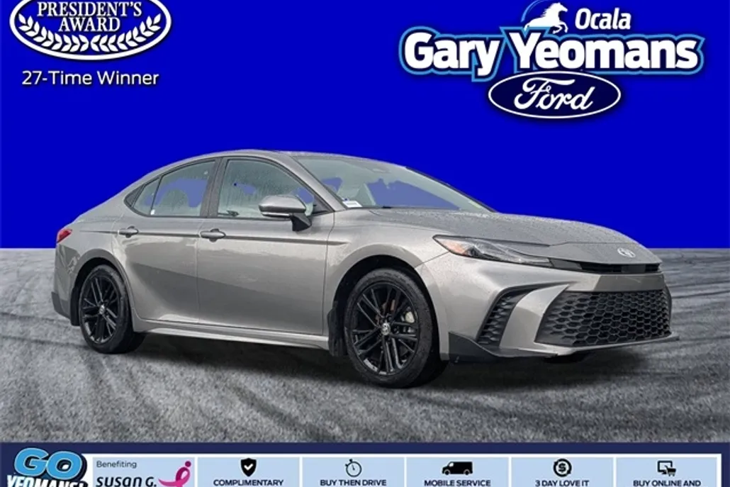 2025 Toyota Camry SE photo 1