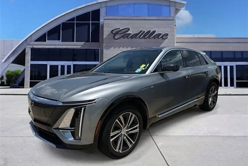 2024 Cadillac Lyriq Luxury photo 1