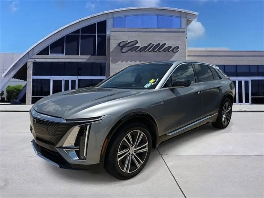 2024 Cadillac Lyriq Luxury photo 1