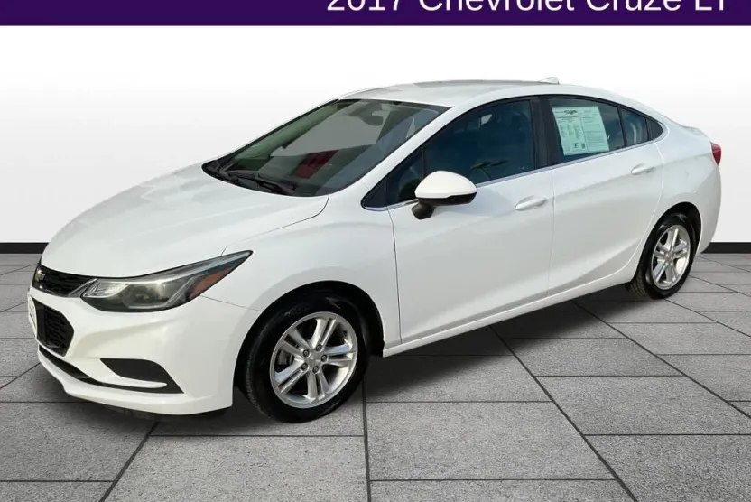 2017 Chevrolet Cruze LT photo 1