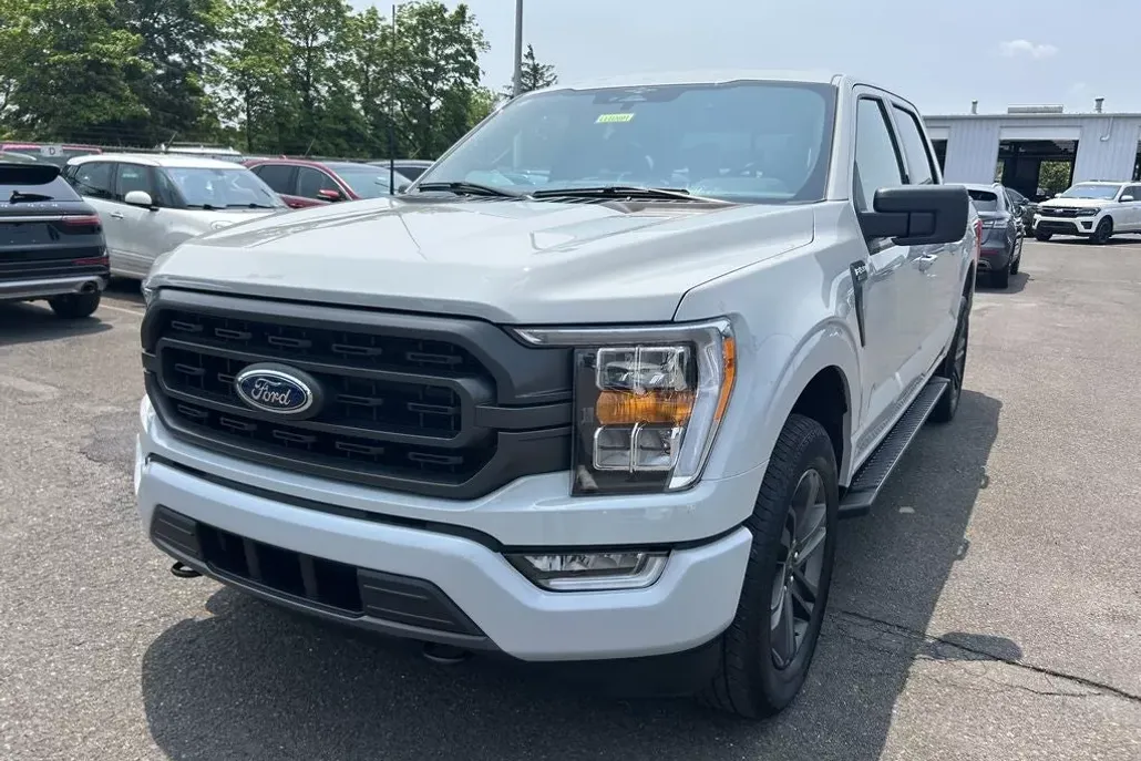 2023 Ford F-150 XLT photo 1