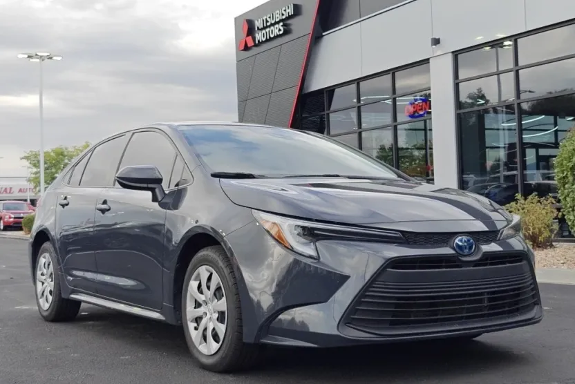 2023 Toyota Corolla Hybrid LE photo 1