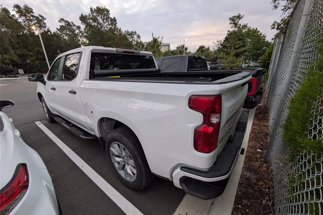 2022 Chevrolet Silverado 1500 Custom photo 1
