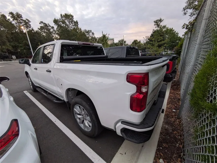 2022 Chevrolet Silverado 1500 Custom photo 1