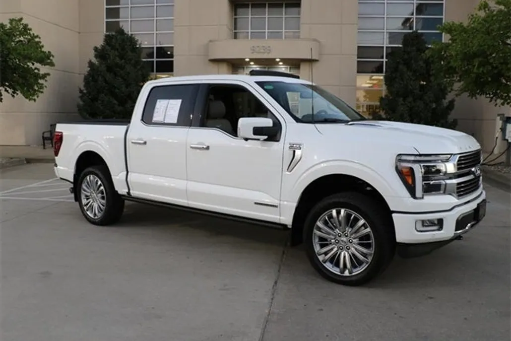 2025 Ford F-150 Platinum photo 1