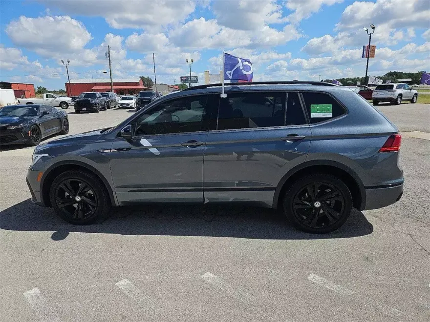 2023 Volkswagen Tiguan SE R-Line Black photo 1