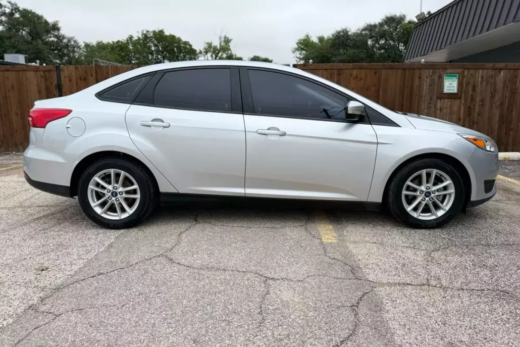 2017 Ford Focus Sedan photo 1