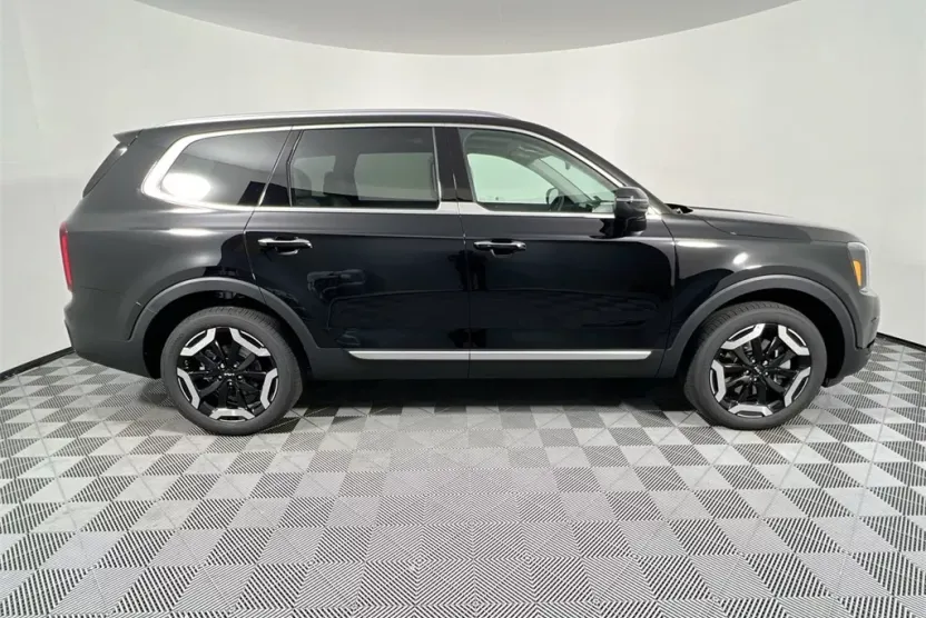 2025 Kia Telluride S photo 1