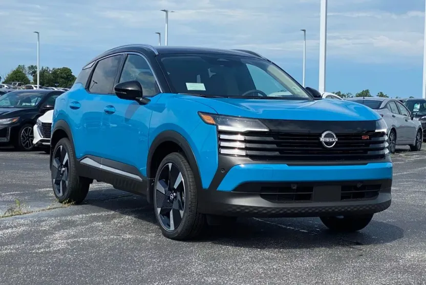 2025 Nissan Kicks SR photo 1