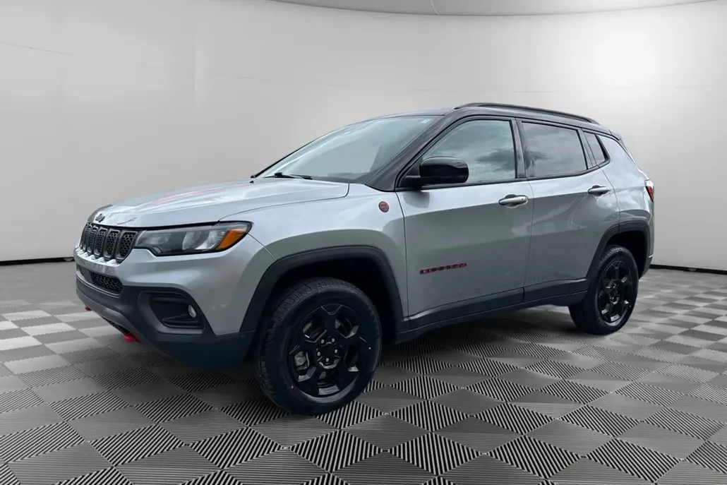 2024 Jeep Compass Trailhawk photo 1