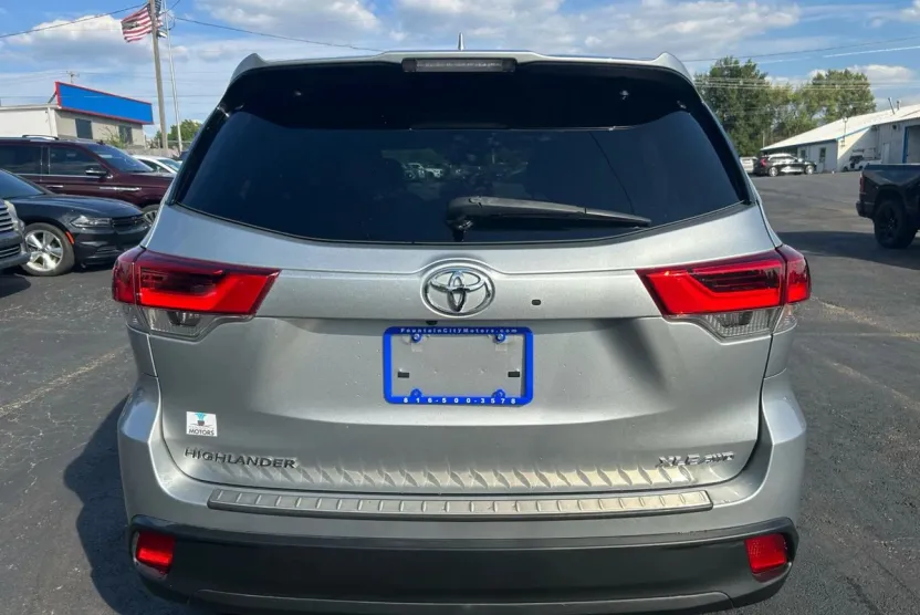 2019 Toyota Highlander XLE Sport photo 1